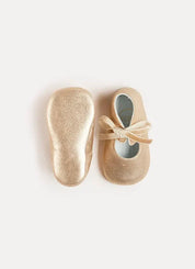 Metallic Velvet Ribbon Pram Booties in Gold (17-20EU) Shoes from Pepa London US