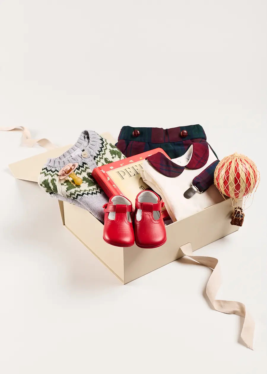 Giftbox-BabyBoy_Grovesnor_Tartan_Baby_Gift_Set.webp