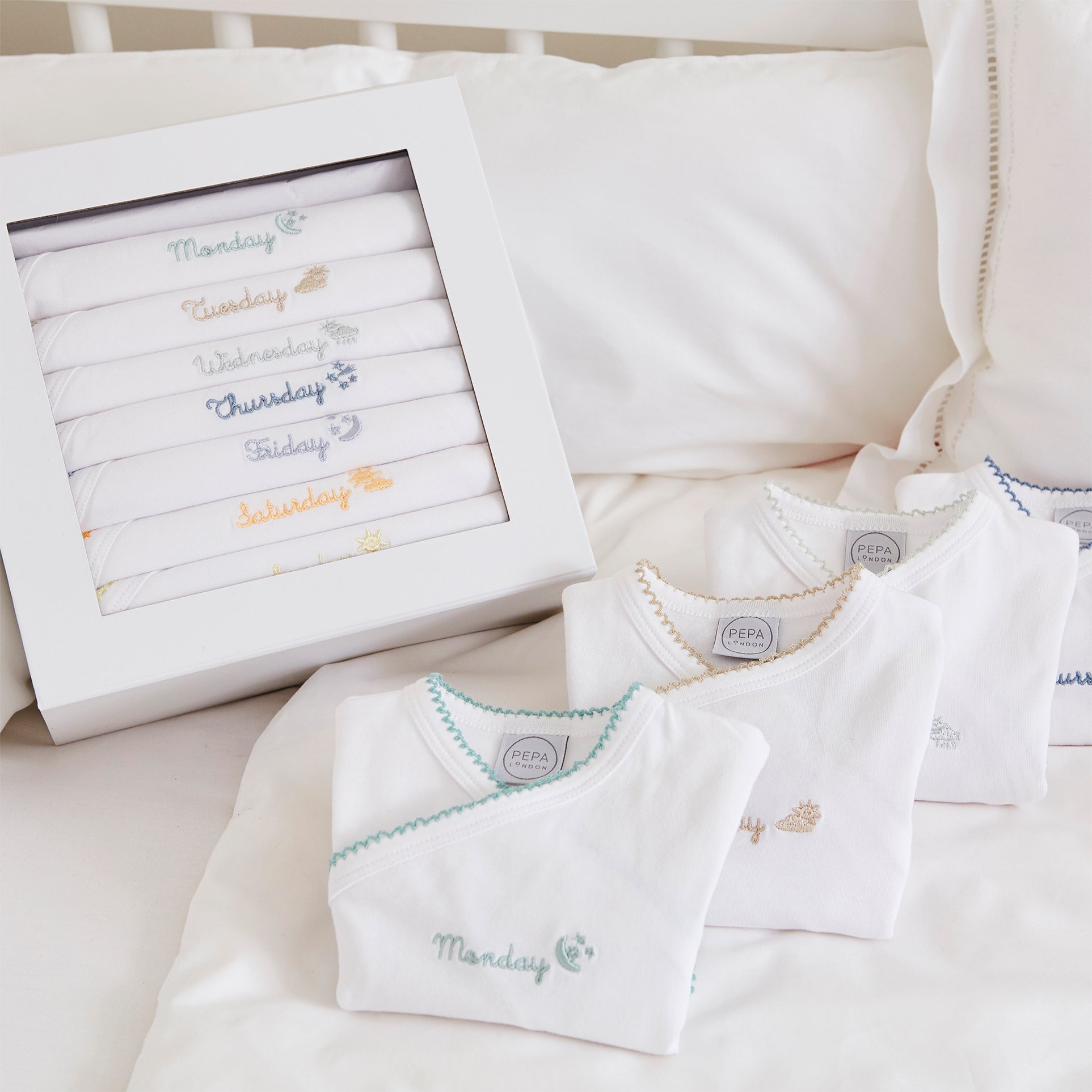 NEWBORN LOOK 6 LOOK from Pepa London US