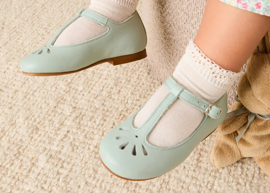 THE BABY GIRL LOOKBOOK